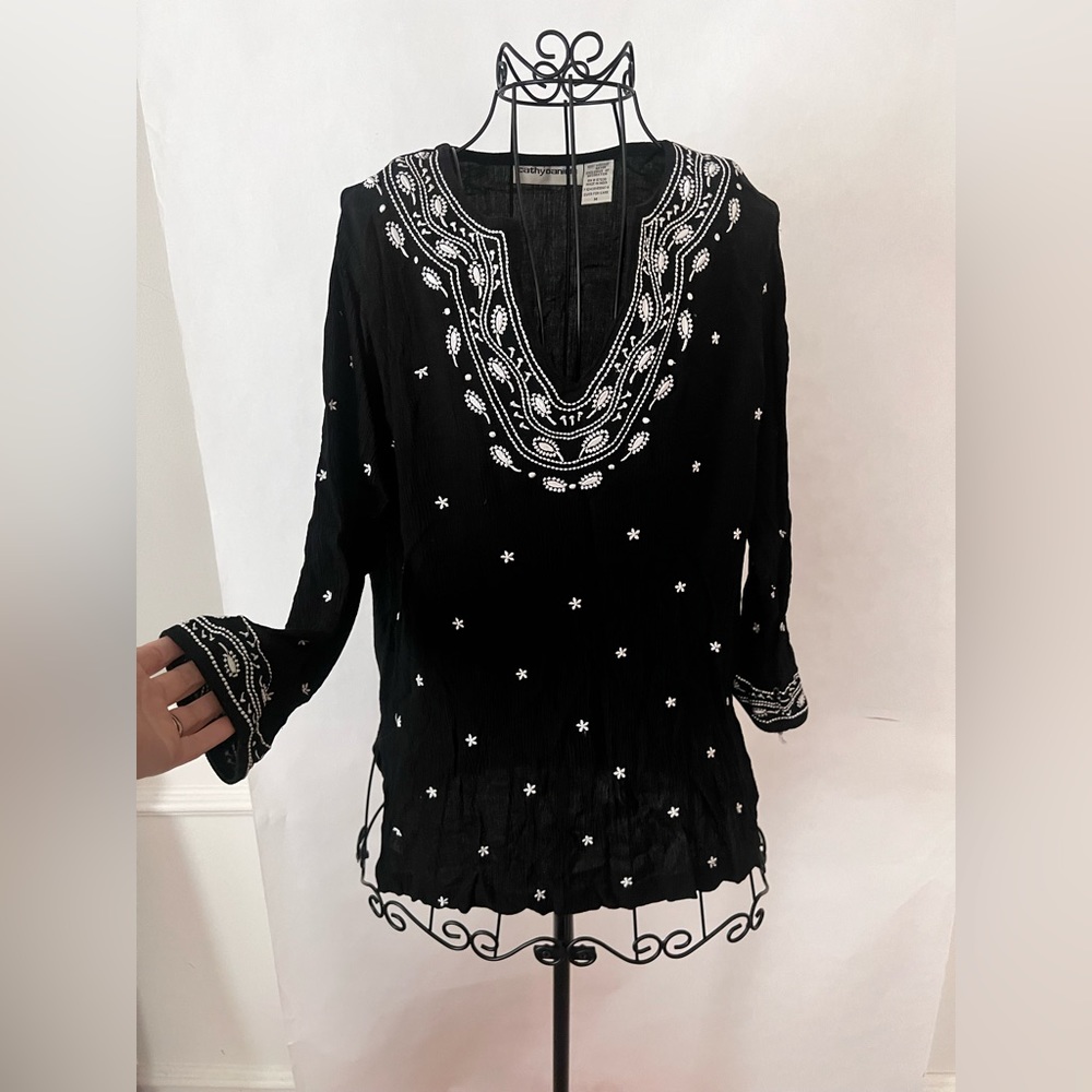 Cathy Daniels Black Blouse w/ White Design- sz M